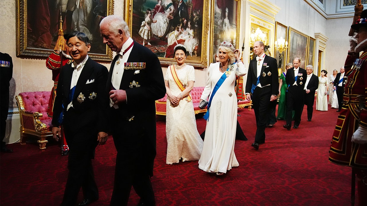 La reine Camilla portait un diadème familier lors du banquet d'État japonais, mais elle a fait ses débuts avec une pièce historique de parure royale