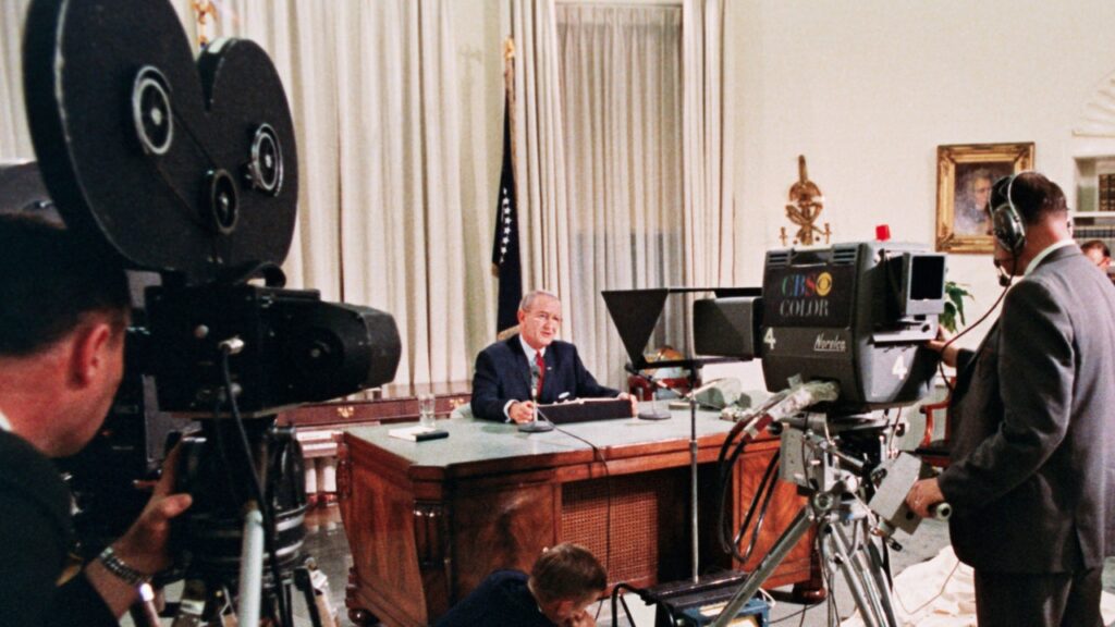 Ce que Biden peut apprendre de la décision de LBJ de se retirer en 1968
